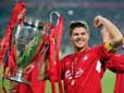 picture of steven gerrard lifting the champions league trophy