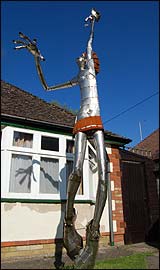 image of the sculpture that I name the girl